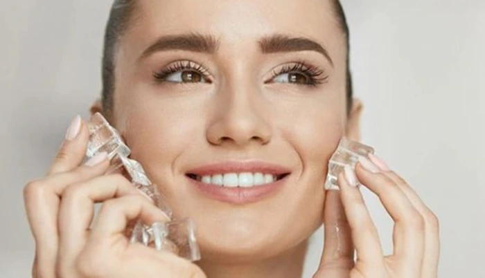 استفاده از یخ برای کاهش التهاب صورت 564484654160