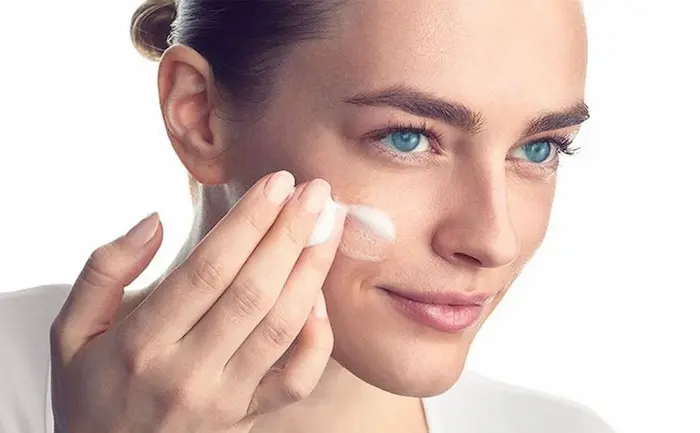 استفاده از آبرسان مخصوص پوست خشک 41654658456150