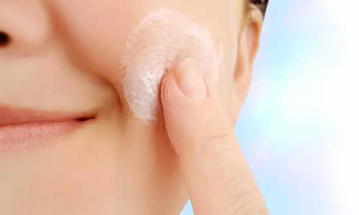 استفاده از آبرسان برای آبرسانی پوست خشک 5641654654561