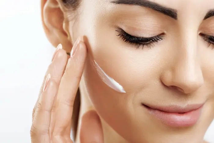 تفاوت استفاده از آبرسان برای پوست خشک 6546546854552