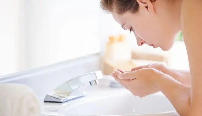 عوارض شستن صورت با آب داغ 498759834534