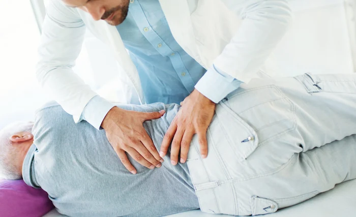 ماساژ کمر برای از بین بردن گرفتگی درد سیاتیک 65465654154110