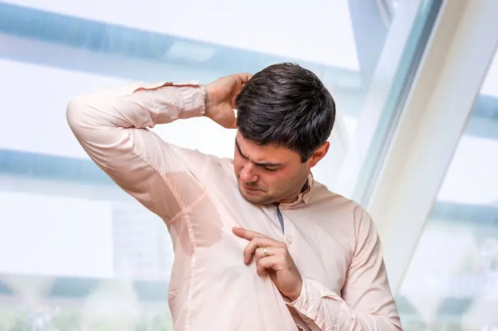 تعریق و بوی بد زیر بغل در هوار گرم تابستان 654560544