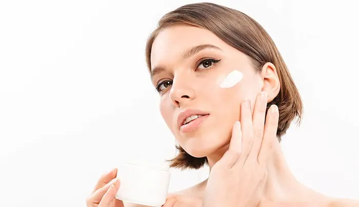 کرم مرطوب کننده مناسب برای پوست خشک 5644564