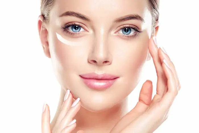 زیبایی صورت باانجام دادن فیشیال و استفاده از مرطوب کننده ها 53454333