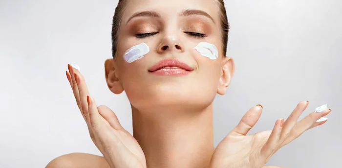 جوانسازی پوست با مرطوب کننده مناسب با نوع پوست 6584561410