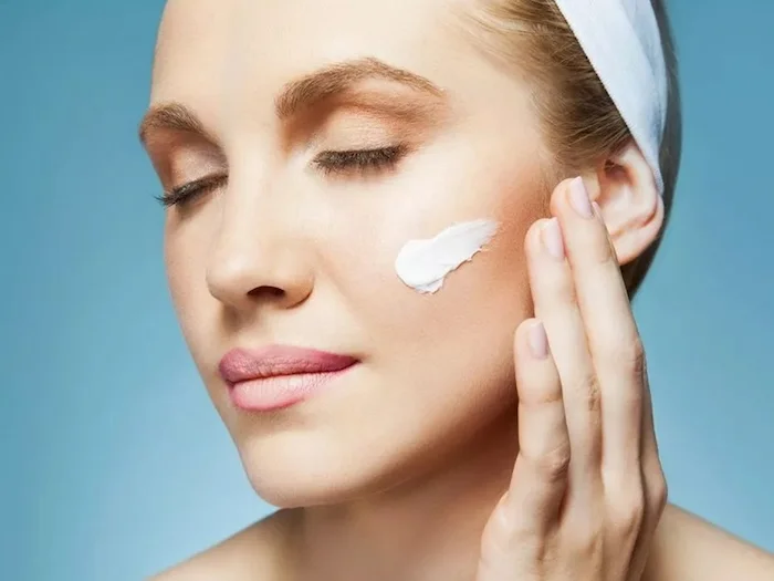 استفاده از مرطوب کننده قبل از ضدآفتاب 5865144