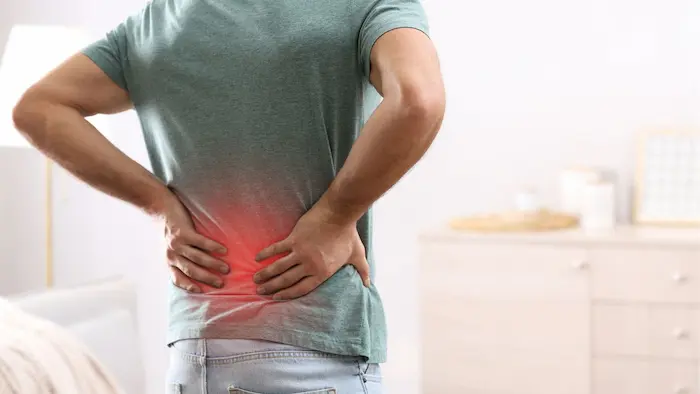 گرفتگی و درد مزمن عضلات کمر 6545864120