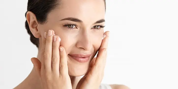 استفاه از مرطوب کننده حاوی شی باتر 5458641