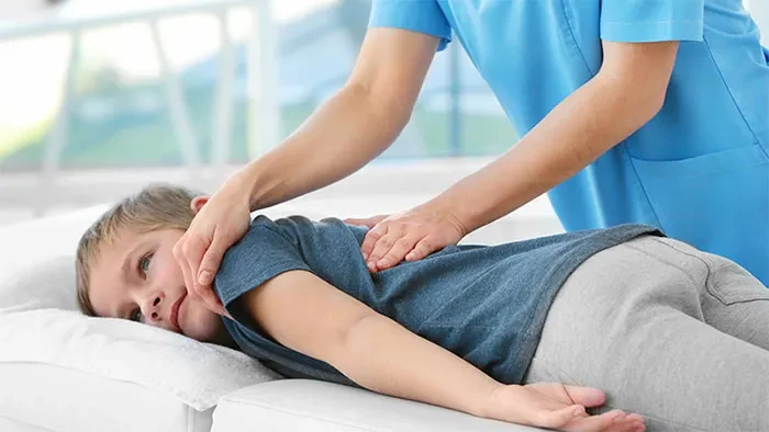 گرفتگی عضلات بک کودک در بازی 8657486542101