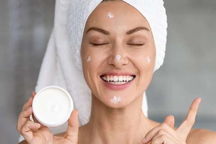 استفاده از آبرسان در روتین پوست هیدراته 564564