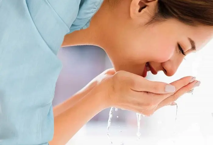 شستن صورت بااب سرد 35454543