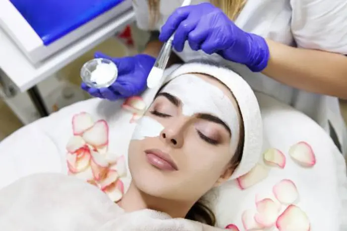 پاکسازی صورت خانم هادرکلینیک زیبایی 55636345234