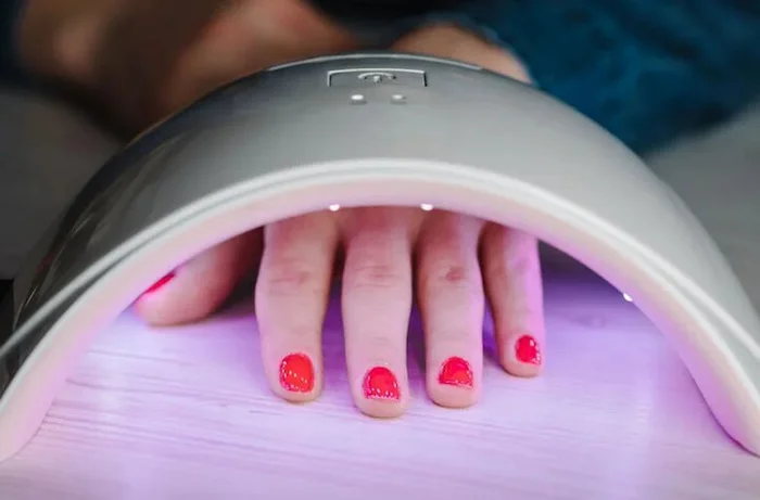 قرار دادن دست در دستگاه یو وی 3241564650