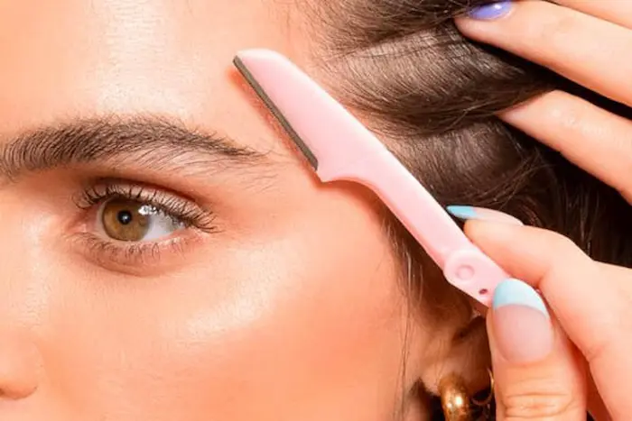 اصلاح ابرو با تیغ 354545850